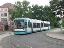 Der GT6N 648 auf der Linie 2. 
Hier ist er an der Haltestelle  Feudenheim Kirche , 
Im Hintergrund kann man das alte Geb�ude der Feudenheimschule gut erkennen.
(Fotografiert Anfang September letzen Jahres)