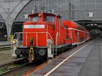 362 614-0 vor dem am 11.8.2009 von 120 123-5 nach Leipzig Hbf gebrachten PbZ. Hinter dem Doppelstockwagen befinden sich unter anderem ein Steuerwagen Bauart Karlsruhe, ein Autozugwagen, ein Bahntouristik-Wagen und die 113 309-9.