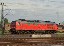 232 457-2, solo aus Richtung Halle kommend, kurz vor Magdeburg Hbf. Fotografiert am alten Lokschuppen in der Maybachstra�e am 13.08.2009.
