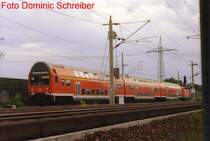 Steuerwagen Bauart 777 in Wustermark/Ort Fotografiert wie der Zug gerade zur�ck setzt aus dem Bahnhof Wustermark/Ort. Mal wieder war der Bahnhof so voll das es vorne und hinten nicht passt. Dies ist mir schon sehr oft aufgefallen, meistens kommt erst gar kein Zug nach Wustermark/Ort und dann kommen pl�tzlich so viele Z�ge bis der ganze Bahnhof VOLL ist. (Der Bahnhof ist nicht so gro�, das ist ja das Problem.