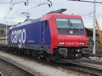 Nachdem nun endlich die Re 484 die Zulassung f�r Italien gekriegt hat, sind sie nun regelm�ssig auch in Luino zu sehen. Hier die Re 484 017-9 am 20.4.05 in Luino