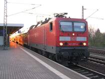 143 257-4 mit RB 10 nach Berlin-Charlottenburg auf Gleis 6 in Nauen am 22.04.2005