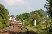 218 459 mit RE352  Jan Hus  am 14.08.2009 bei Sulzbach-Rosenberg. Wagenreihung: DB - Aimz; DB - Bimz; DB - Aimz; CD - Bc (Der Bc ist von der CD beigestellt worden.