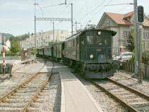 Da an diesem Tag bei der Lok Ed 3/3  Bauma  Nr.401 Probleme mit dem Kesseldruck auftraten, mussste kurzfristig die Oldtimer E-Lok Be4/4 ex.BT-15(SLM 1931)anstelle der Dampflok einspringen.Hinwil 16.08.09

