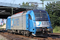 Die 1216 910 bei der einfahrt in den G�terbahnhof Hamburg Altenwerder, am 02,07,09