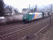 Am 05.03.2005 fuhr Baureihe 185 542-8 mit der Werbung European Bulls durch Oberwesel in Richtung K�ln.