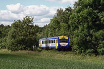 Am 29. Mai 2009 ist der VT 412 vom Typ NE 81 der WEG unterwegs als WEG 86081 von Hemmingen nach Stuttgart-Feuerbach. Die Aufnahme entstand zwischen Schwieberdingen und M�nchingen.