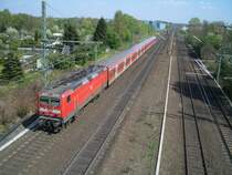 Hier die Linie RB 40 von Hagen nach Essen. Es zieht die 143-247.  Aufgenommen wurde das Bild in Bochum ( ca 5 km vom Hbf entfernt)am 21.04.2005
Die Rb 40 verkehrt immer mit einem S-Bahn Park ( Bx Wagen + 143 )da sie in Hagen auf die Linie S8 �bergeht.
Ab Dezember f�hrt die Linie RB 40 ein privater Anbieter.