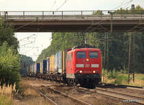 151 049-4 poltert am 15.08.09 mit einem Kombizug aus L�beck-Skandinavienkai durch Radbruch Richtung S�den. 