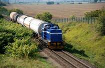 Eine Lok der Infra Leuna zieht am 15.08.09 ein paar Kesselwagen Richtung Leuna.