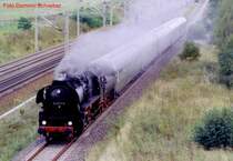 Br.52-8177-9 mit einem DB Sonderzug kurz vor Gro� Behnitz am 28.08.2004.