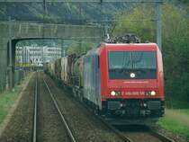 Re 484 008-1 am 20.4.05 kurz nach Cadenazzo