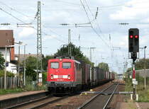 139 558 f�hrt im Sommer 2008 mit einem G�terzug durch �tigheim.