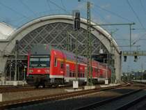RegionalBahn nach Hoyerswerda verl�sst Dresden Hbf. Schublok war eine Br 143. 18.08.09