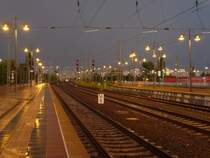  Ruhe nach dem Sturm  Blick vom v�llig durchn�ssten Dresdner Hbf in Richtung Tschechien, wenige Minuten nach einem starken Gewitter. 17.08.09