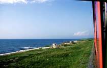 KIHA 22: Fahrt im Wagen KIHA 22 152 entlang der Westküste der Shimokita-Halbinsel im äussersten Nordosten der japanischen Hauptinsel Honshû. Kanayasawa, 1.September 1983. 