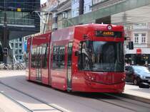 Eine Stra�enbahn in Innsbruck (Gleich vor dem Hbf)