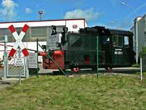 -Hinter Gittern-

310 281 als Sockellok des BSW-Gruppe im Bw Rostock-Seehafen, 25.02.08