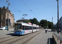 R.2.2 2114 h�lt als Ersatzlinie 39 an der Haltestelle Lenbachplatz. (15.8.09)