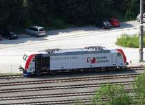 eine 185 von Kombiverkehr wartet in Bhf Kufstein am 1.August 2009