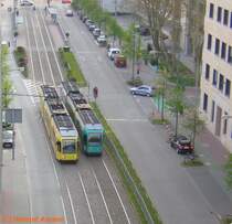 Am 15.04.2005 begegneten sich zwei R-Triebwagen auf der Linie 16 in der Gr�fstra�e, im Hintergrund die Haltestelle Bockenheimer Warte.


