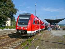 612 522 führt den RE nach Zwickau (Sachs) Hbf und Chemnitz Hbf an. Hier fährt er gerade auf Gleis 5 in Göschwitz (Saale) ein. (15.08.2009)