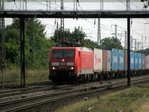 189 005-2 mit einem vollen Containerzug am 17.08 durch Saarmund, Gru� an den Tf! 