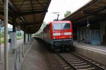 143 896-9 f�hrt aus Eisenach kommend nach Halle/Saale in Bad K�sen am 25.06.2009
