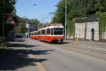 Ein weiterer Tramersatzzug mit dem Bt 202 sowie dem Be 8/8 29/30 verl�sst am 15.8.09 die provisorische Haltestelle Stadelhofen.

