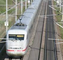 ICE von Berlin Richtung Hannover H�he Rohrbeck bei Dallgow-D�beritz am 22.4.2005