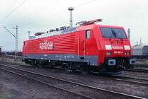 Bf Engelsdorf, 189 066. Wegen der schleppenden Zulassung in fremden Netzen sind die Viersystemmaschinen seit etwa Ordnungsnummer 062 (wer es genau weiss, bitte melden) nur noch mit 2 Stromabnehmern mit Reichspalette (1950mm) ausger�stet. 
Derartige Zulassungsspitzfindigkeiten stelle man sich im Stra�enverkehr Vor!