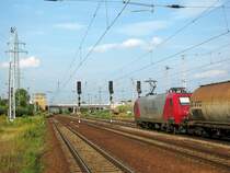 145-cl 001 mit Kesselzug 17.08. durch Berlin Sch�nefeld Flughafen. 