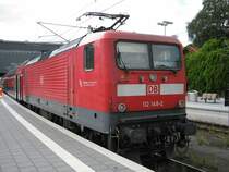 Die 112 148-2 Abfahrtsberei von L�beck Hbf nach Hamburg Hbf aufgenommen am 18.08.09.