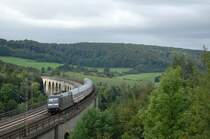 Br 101 141 �berquerte am 29.08.09 mit einem IC nach D�sseldorf den Bekeviadukt in Altenbeken.