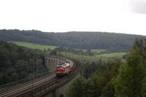 Br 232 230-2 �berquerte am 29.08.09 den Bekeviadukt, hinter Altenbeken.
