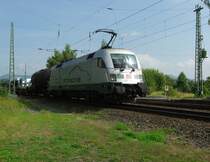 Bevor sie alle nach Leipzig in den S-Bahn Dienst gehen, nochmal sch�n die 182 004-2 bei Eschwege West in Fahrtrichtung S�den. Aufgenommen am 26.08.2009.