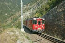 Der BDhe 4/4 hat mit seinem Regionalzug 534 den Viadukt und den Kehrtunnel von Grengiols �berwunden  und f�hrt nun weiter in Richtung Lax.
(28.09.2009) 