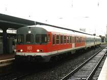 624 620-1/924 420-3/624 634-2 mit RB 12440 (RB 51 Westm�nsterland Bahn) Gronau-Dortmund auf Dortmund Hauptbahnhof am 14-7-2001. Bild und scan: Date Jan de Vries. 