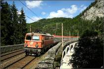 1042 033 f�hrt mit IC 559 �ber die Kalte Rinne am Semmering.
05.09.2009