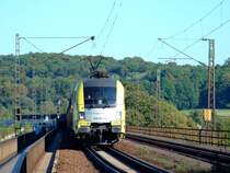 ES 64 U2 mit BMW-Zug aus Dingolfing am 08.09.2009 auf der Donaubr�cke bei Regensburg!