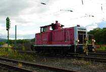 Nich gerade mehr die h�bscheste: 364 850-8 nimmt, nach einem Signalhalt in Eschwege West, ihre Fahrt in Richtung S�den wieder auf. Aufgenommen am 04.09.2009.