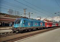 �BB 1116 080 UEFA mit dem REX 1504 im Bahnhof Kitzb�hel.