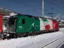 Der Sensationseinsatz im Februar 2009! Die 1216 004 ITALIEN hatte Schneer�umdienst zwischen W�rgl uns Saalfelden. Hier konnte Ich die Lok bei einer Pause wegen abwarten eines G�terzuges ablichten. Am genannten G�terzug war als Schiebelok die 1016 035 Rail Jet eingeteilt. Da wir die R�umarbeiten wieder aufnehmen mussten konnte Ich von der Rail Jet leider kein Bild mehr schie�en.  Kirchberg in Tirol, 19.02.2009