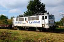 Lok 109-3 der Scandline steht am 12.09.09 aufgebockt im Freigel�nde des Werk Dessau. Das Salzwasser hat deutliche Spuren hinterlassen.