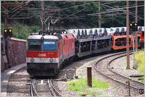 Die 1144 267 leistete am 21.7.2009 einer 1116er mit einem Autozug Vorspann �ber dem Semmering. Das Foto enstand in Eichberg am Semmering.