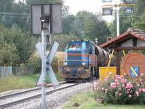 Die V100 der SWEG rangiert r�ckw�rts um den Bauzug vorbeizulassen. Fotografiert am 12. September 2009.