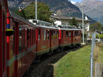 ABe 4/4 II Nr. 49 + 46 ziehen unseren Zug eine weitere Rampe hoch: kurz nach Poschiavo, 11. Sept. 2009, 14:25 