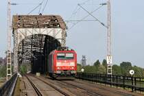 185 157 �berquert den Rhein bei Duiburg-Baerl. 17.09.2009
