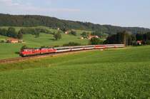 218 440 und 401 mit EC 196 bei Ellenberg (27.08.2009)