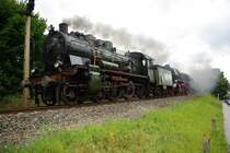 Willkommen in Meiningen, zu den 15. Damploktagen. Dieses Ziel haben die 38 3199 und 41 1144-9 mit ihrem Sonderzug nun fast erreicht. Die letzte Steigung gilt es gerade zu erklimmen. Aufgenommen am 05.09.2009.